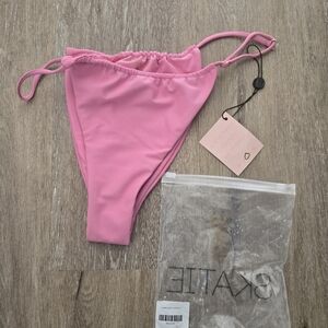Skatie Bobbi Bottoms size Medium NEW